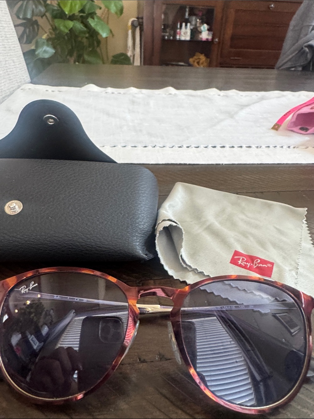 Ray-Ban Women’s Tortoiseshellt Sunglasses!